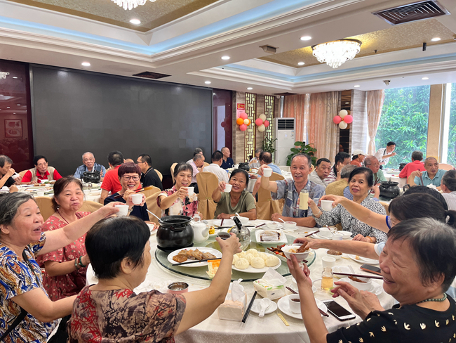 感恩相伴，共度佳节